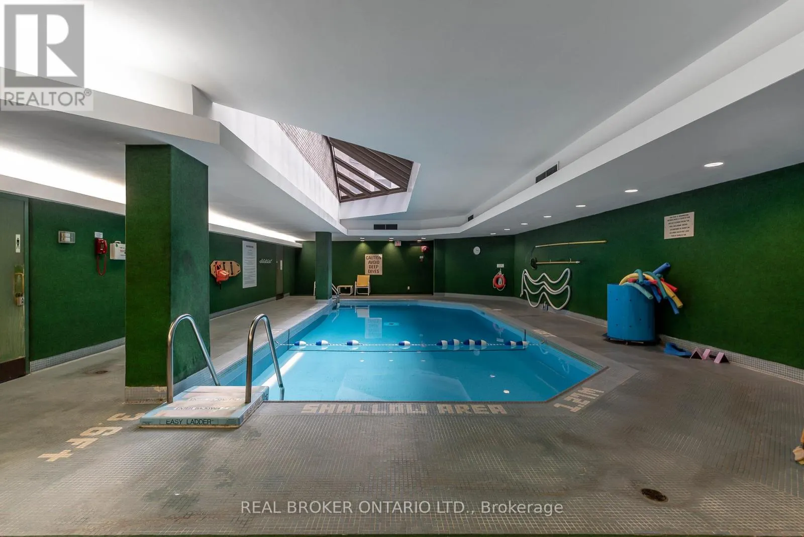1402 - 151 BAY STREET