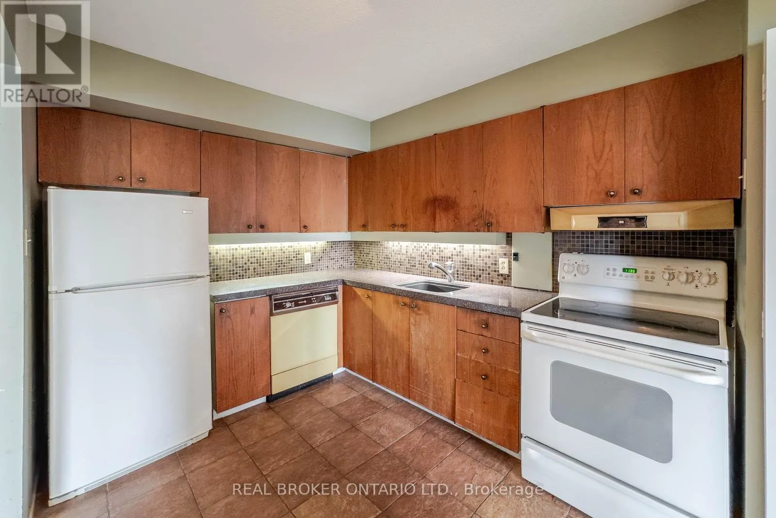 1402 - 151 BAY STREET