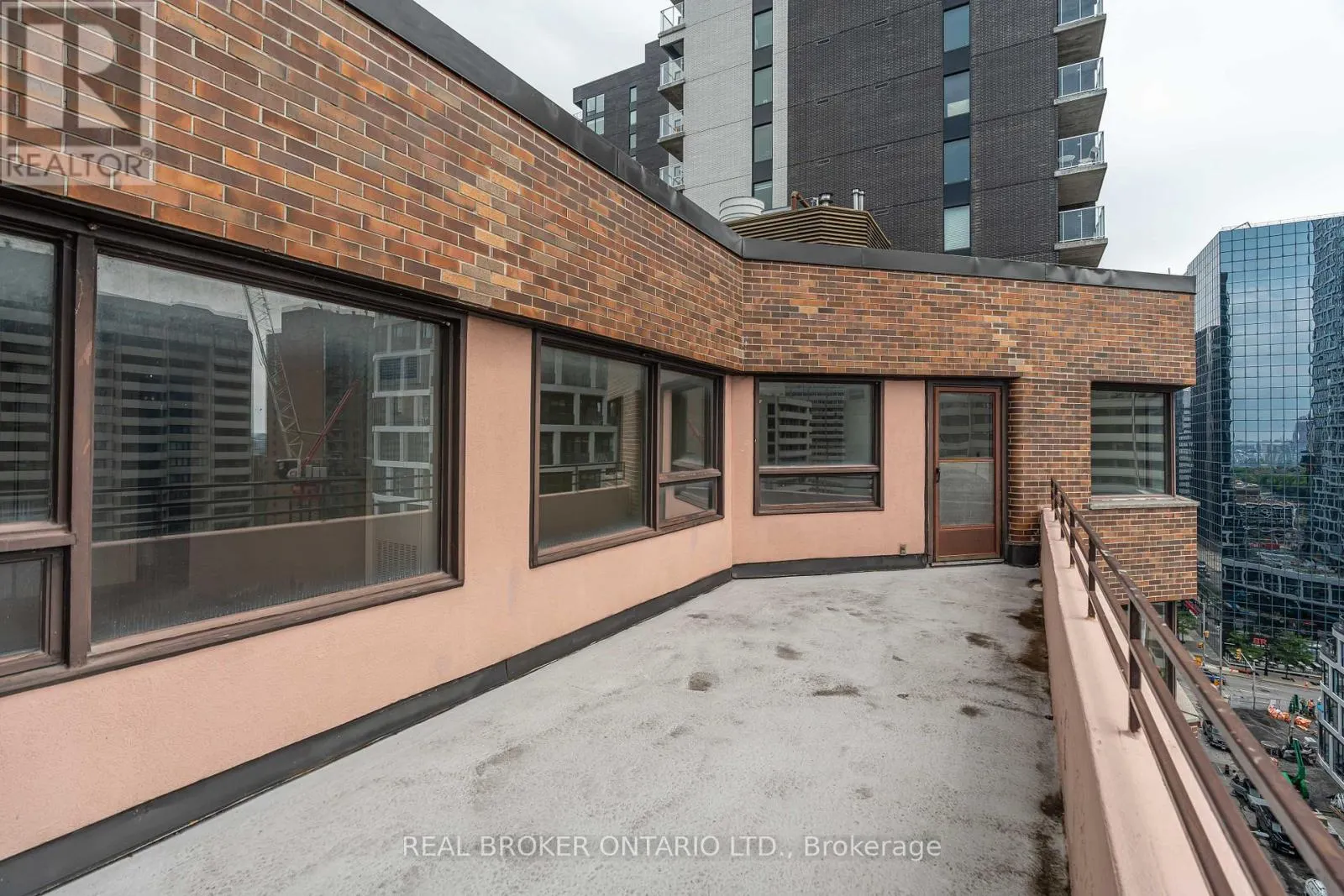 1402 - 151 BAY STREET