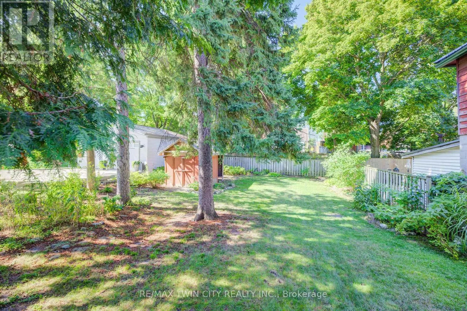 19 DUNBAR ROAD N