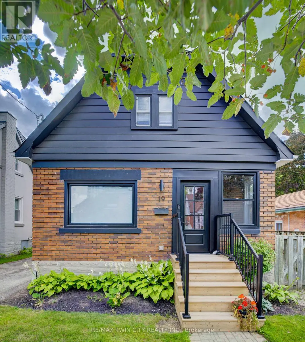 19 DUNBAR ROAD N