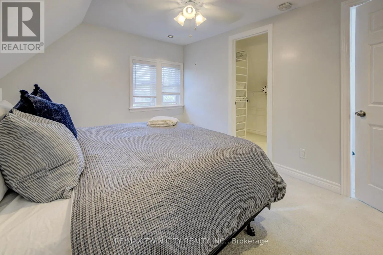 19 DUNBAR ROAD N