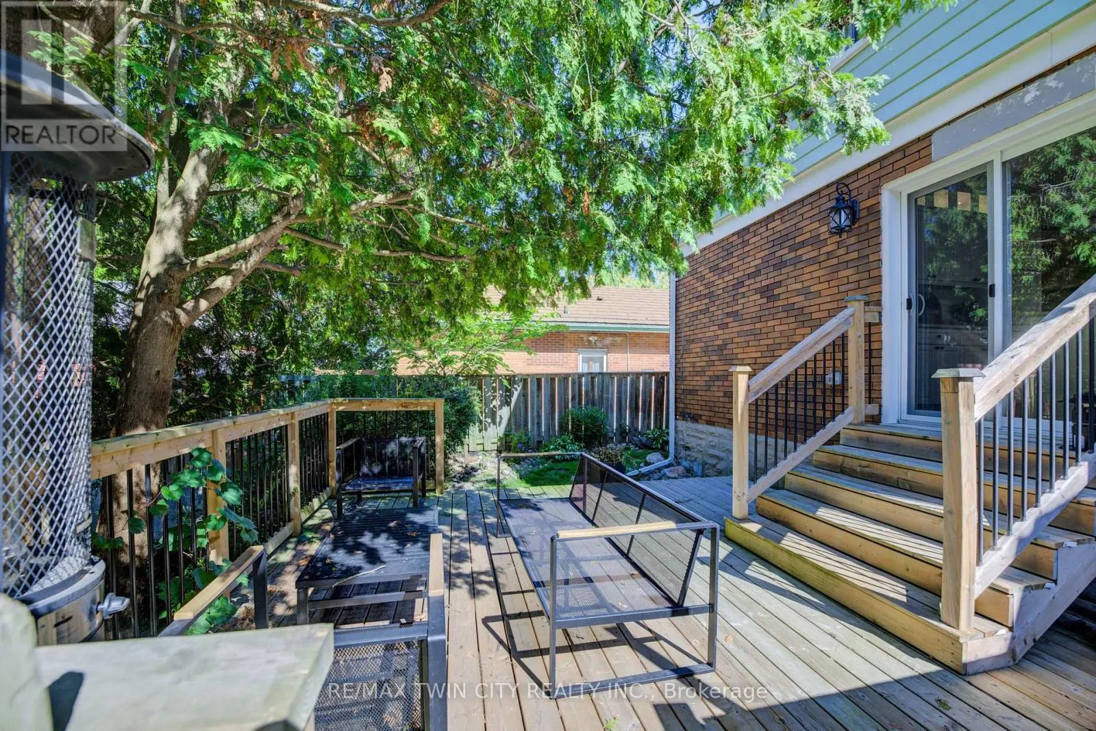 19 DUNBAR ROAD N