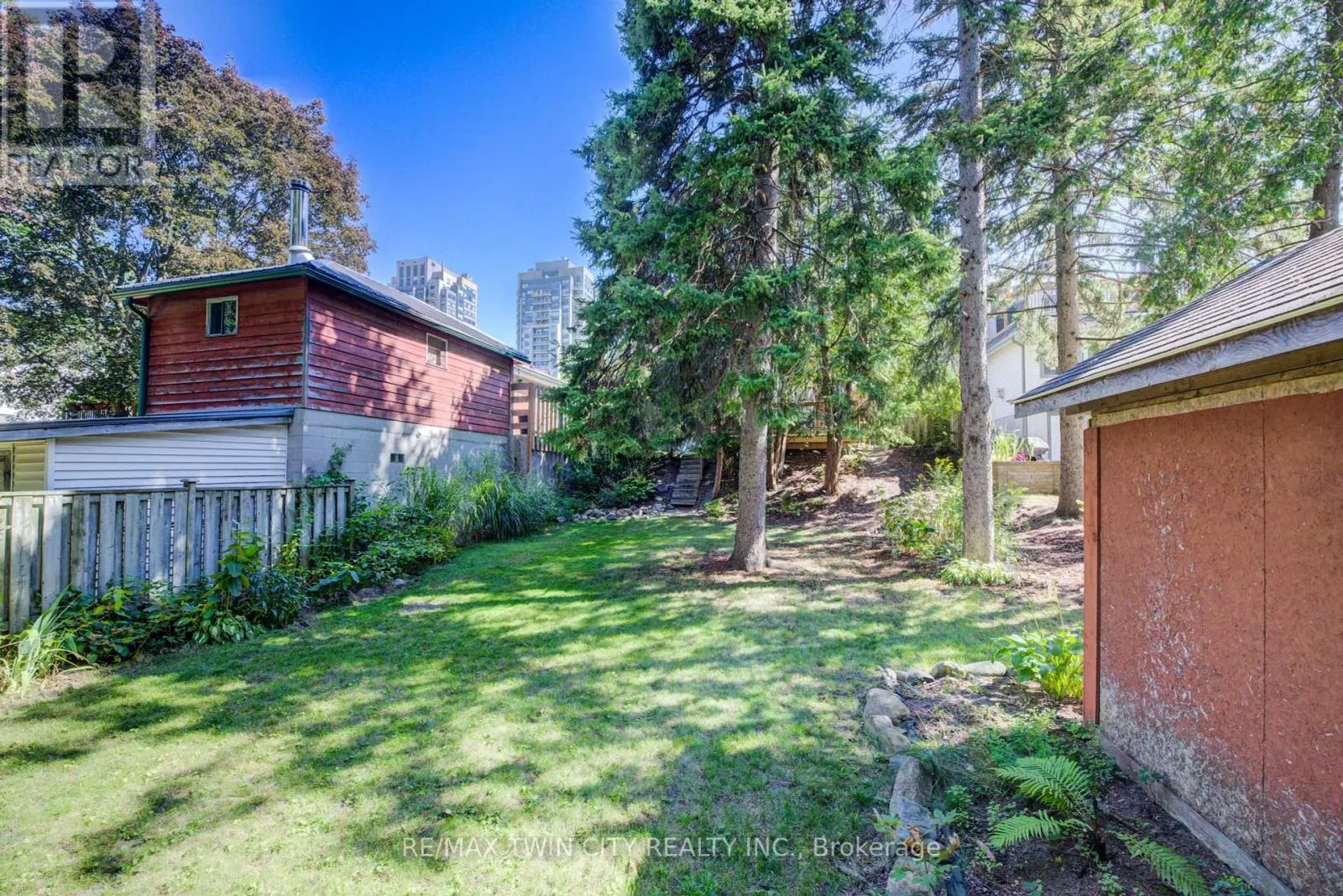 19 DUNBAR ROAD N