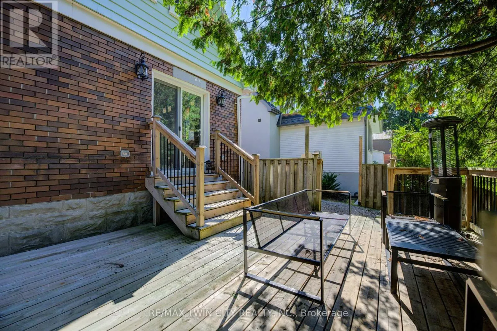 19 DUNBAR ROAD N