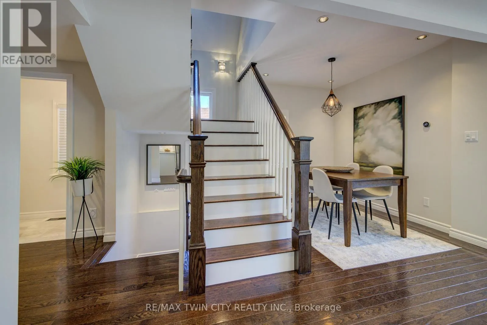 19 DUNBAR ROAD N