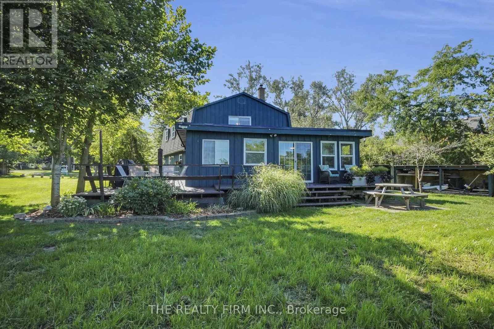3692 BEVERLY GLEN