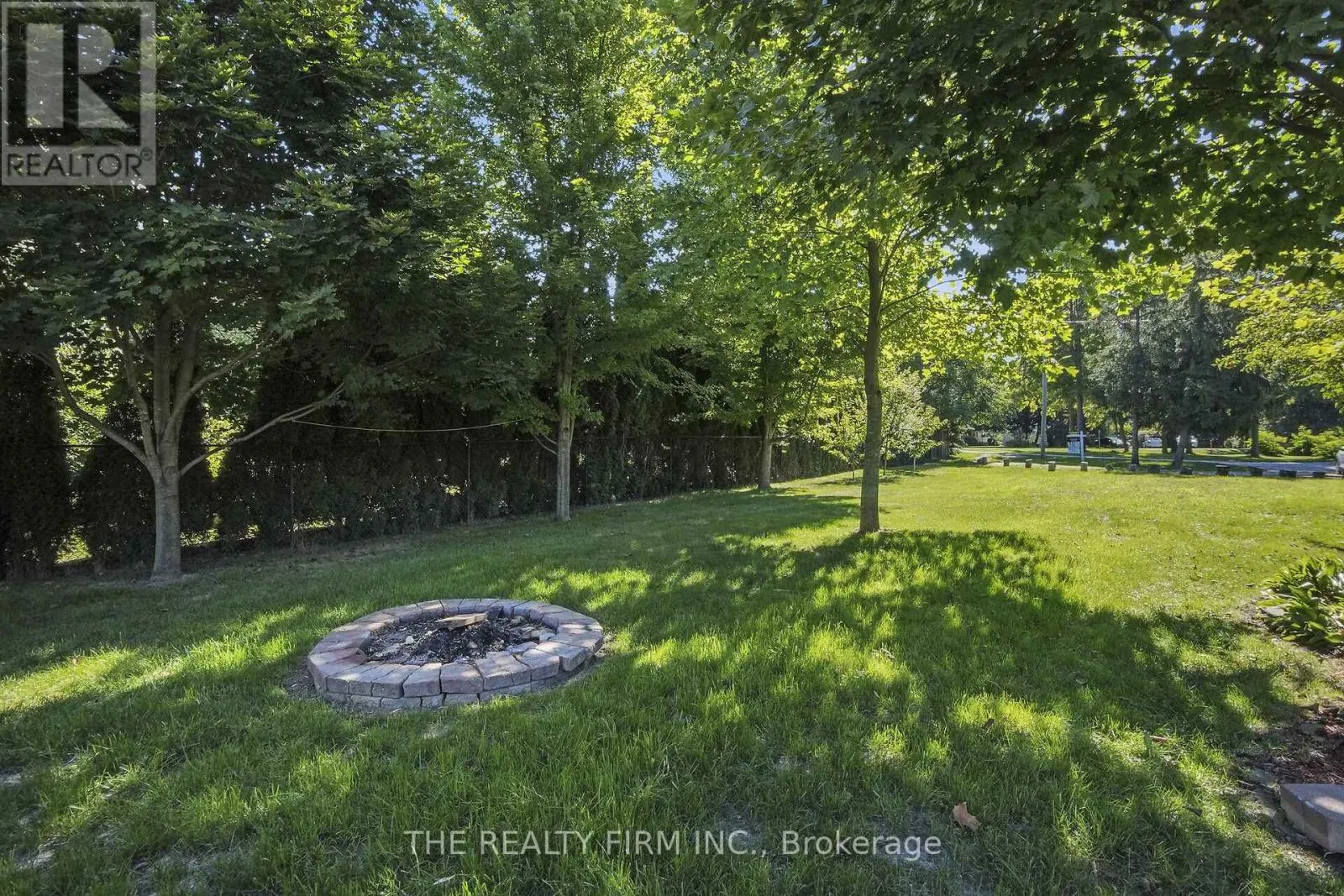3692 BEVERLY GLEN