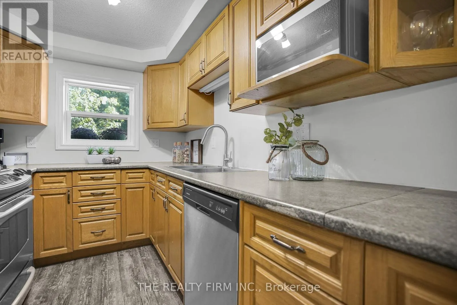 3692 BEVERLY GLEN