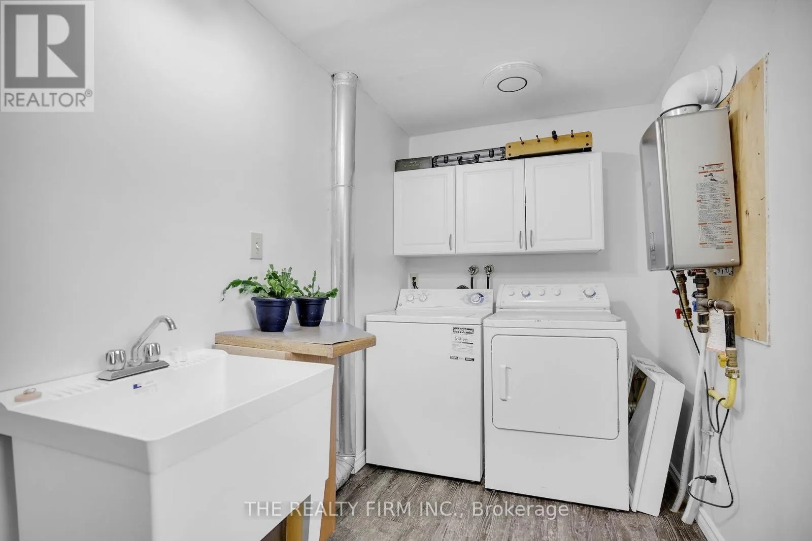 3692 BEVERLY GLEN
