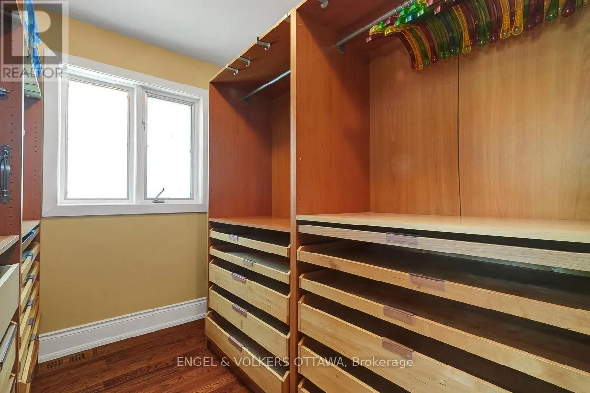 3 MOHAWK CRESCENT