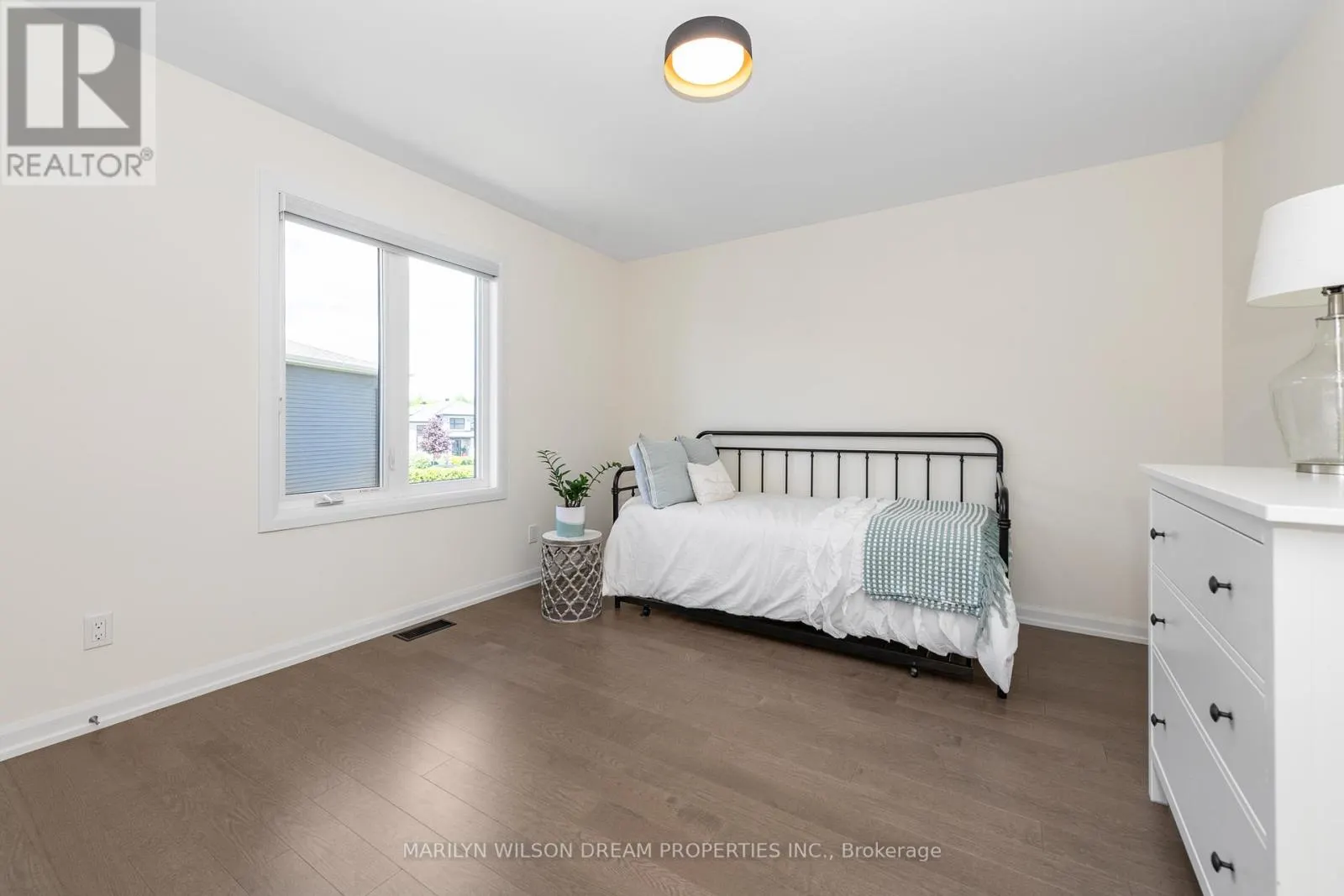 228 ONYX CRESCENT