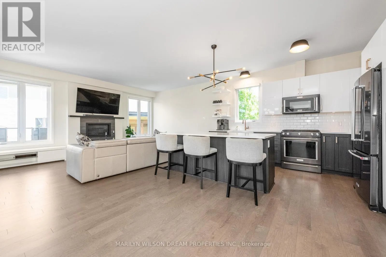 228 ONYX CRESCENT