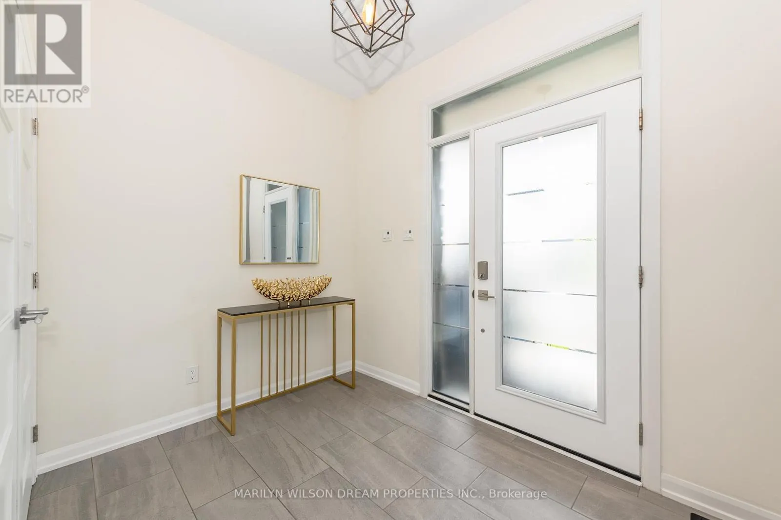 228 ONYX CRESCENT