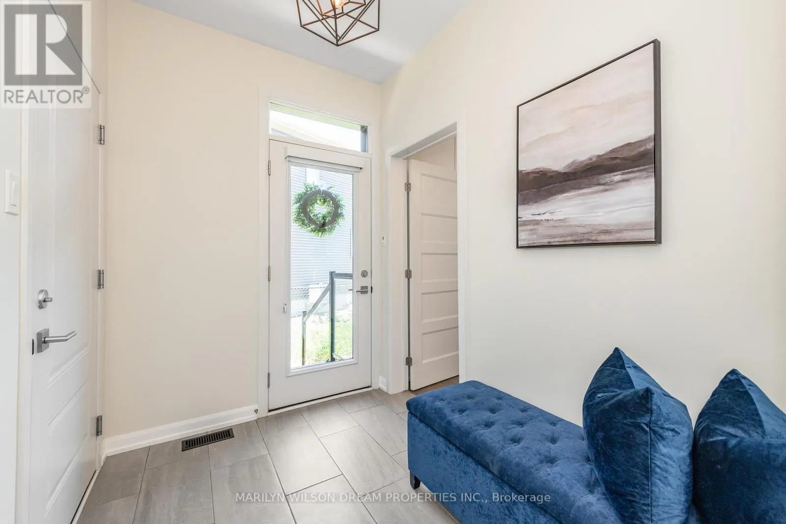 228 ONYX CRESCENT