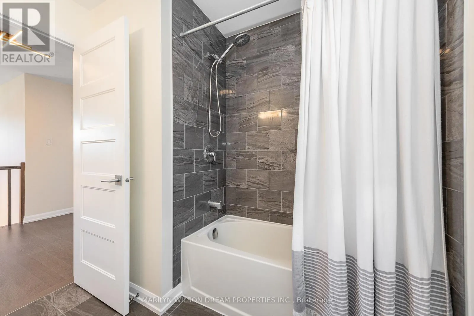 228 ONYX CRESCENT