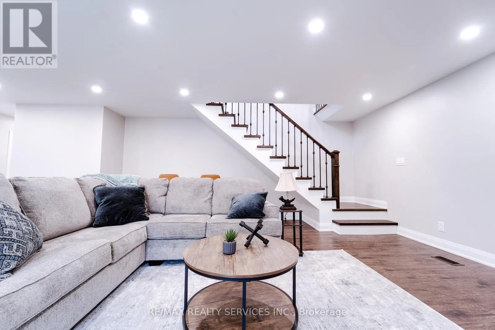 885 GLEN CEDAR DRIVE