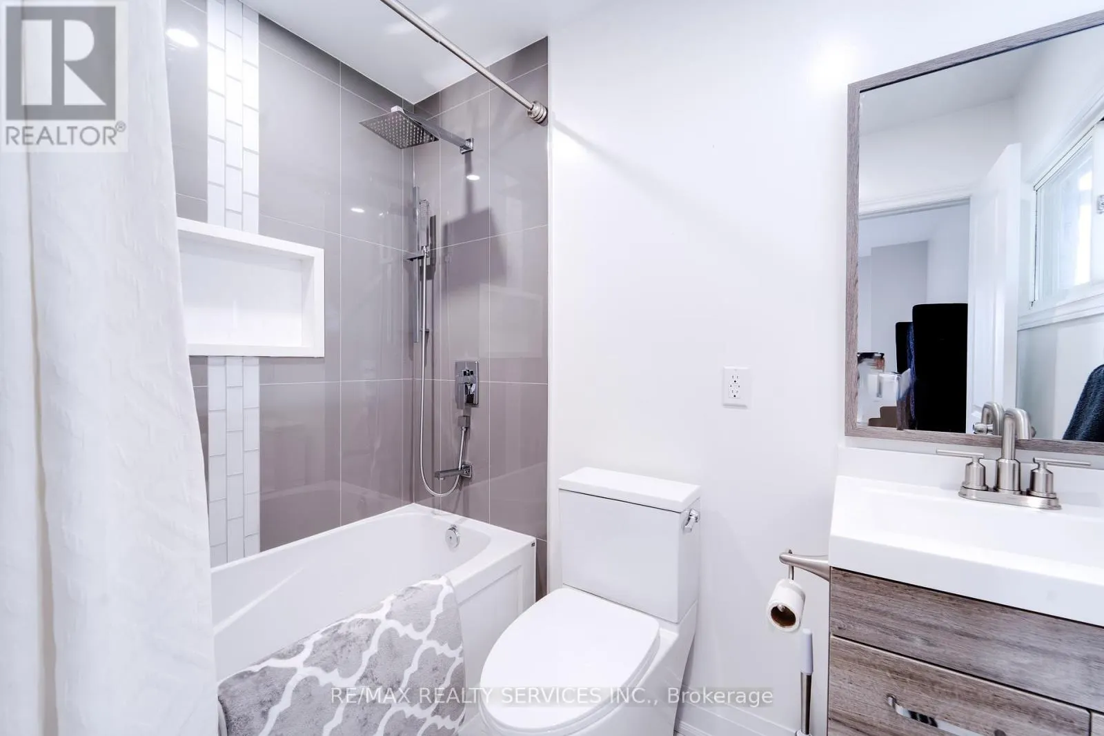 885 GLEN CEDAR DRIVE
