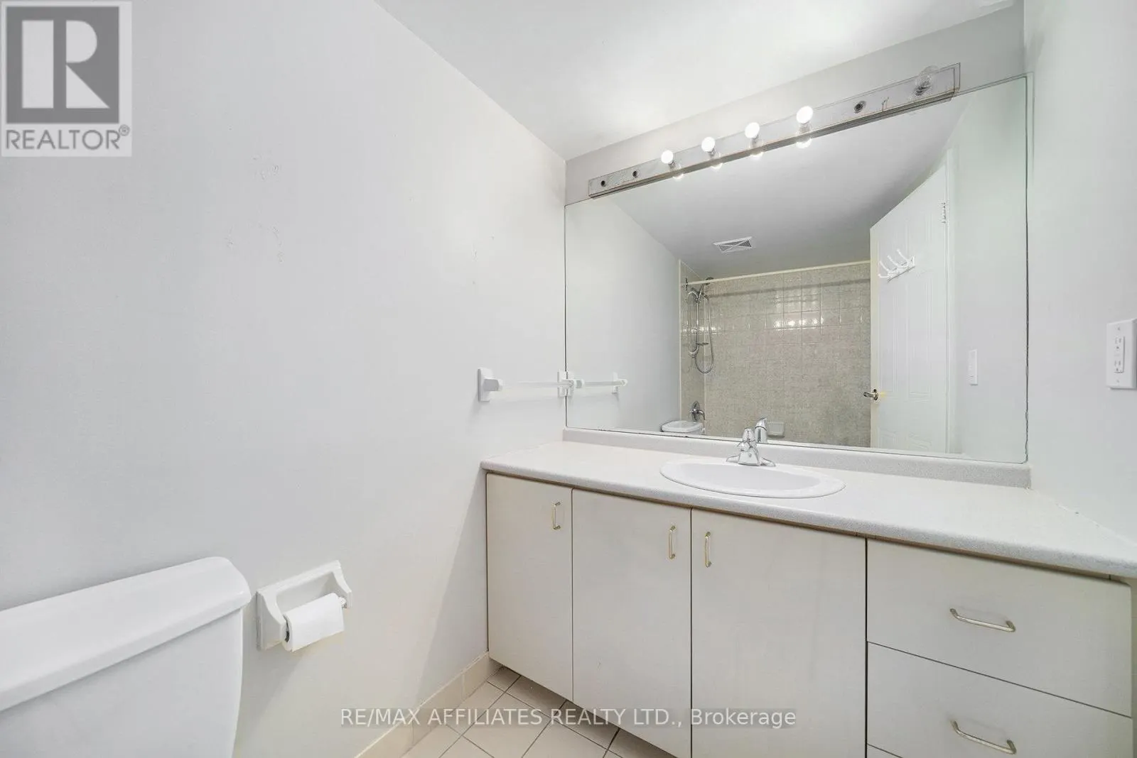 211 - 1705 PLAYFAIR DRIVE