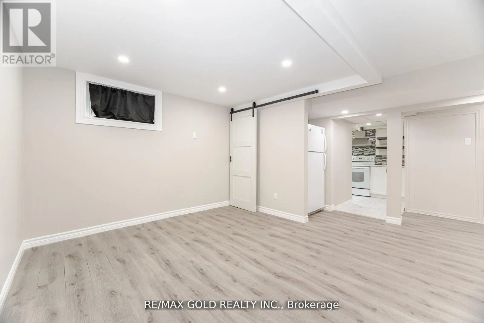212 CEDARWOODS CRESCENT