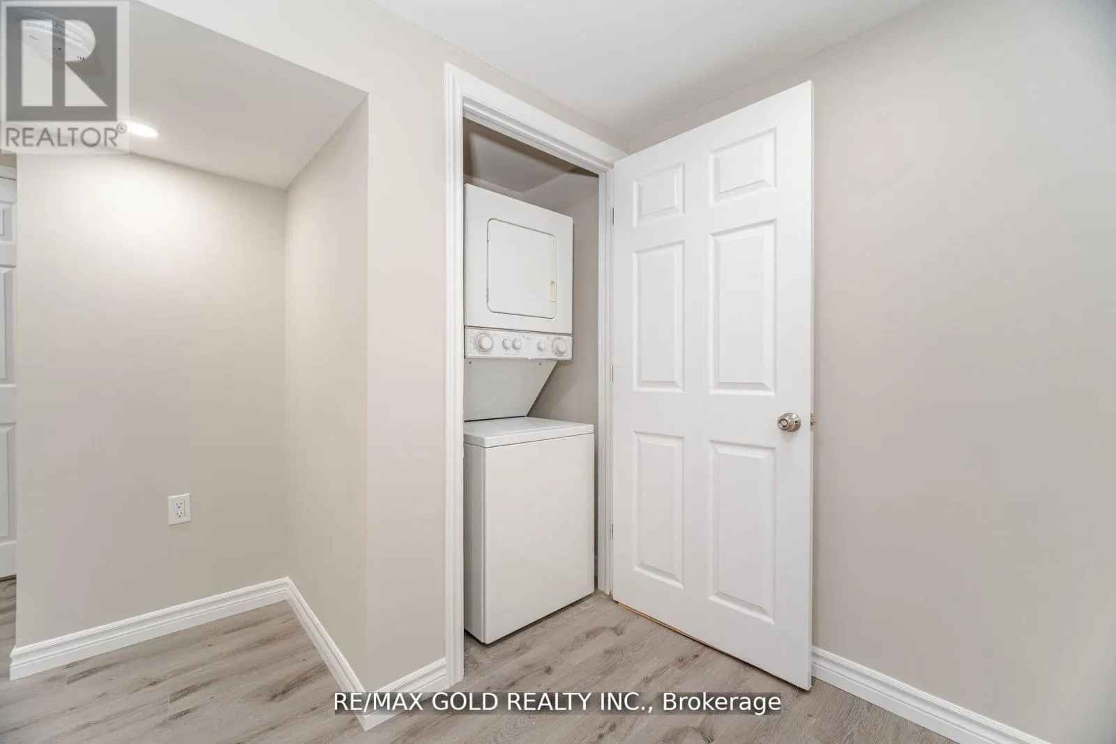 212 CEDARWOODS CRESCENT