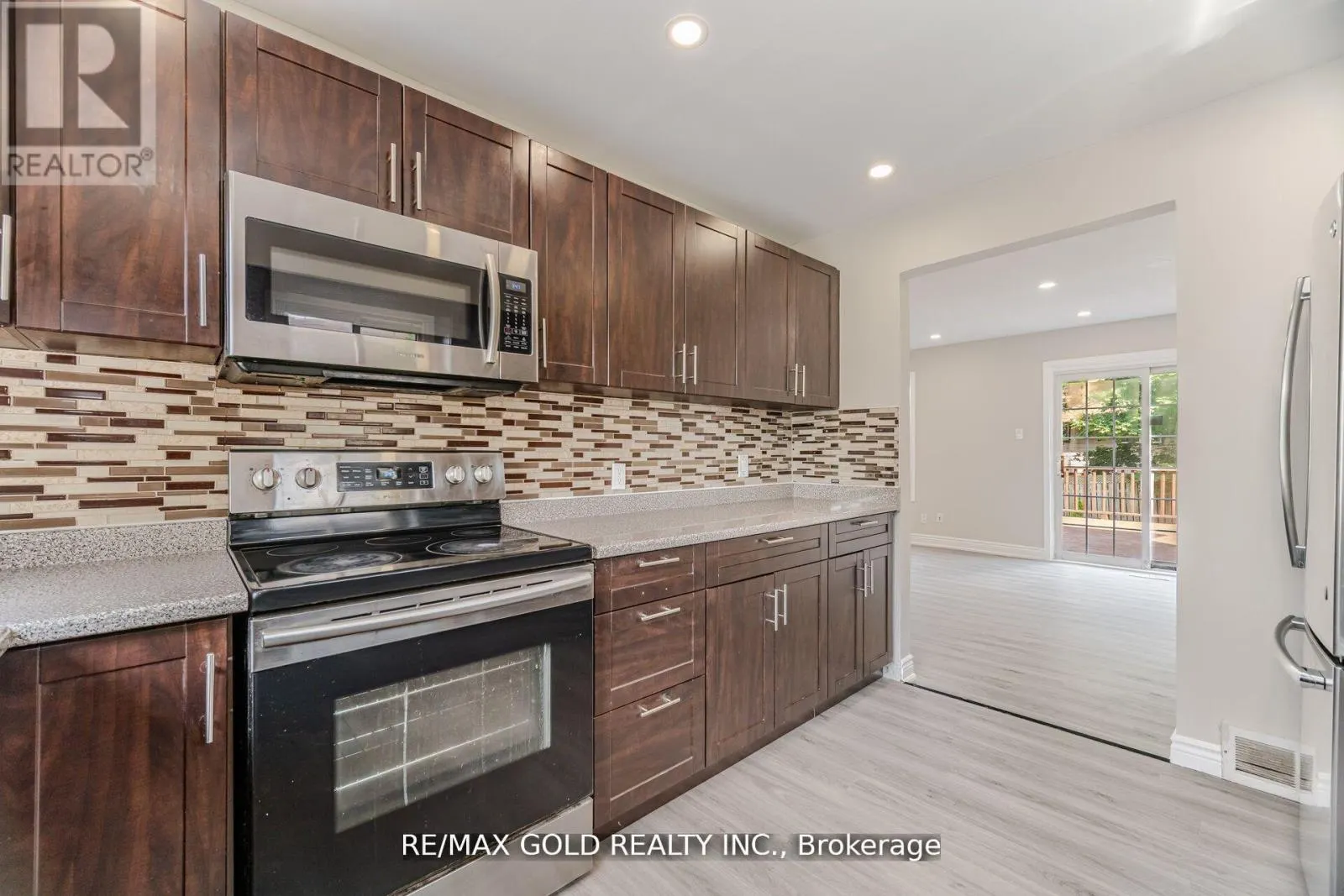 212 CEDARWOODS CRESCENT