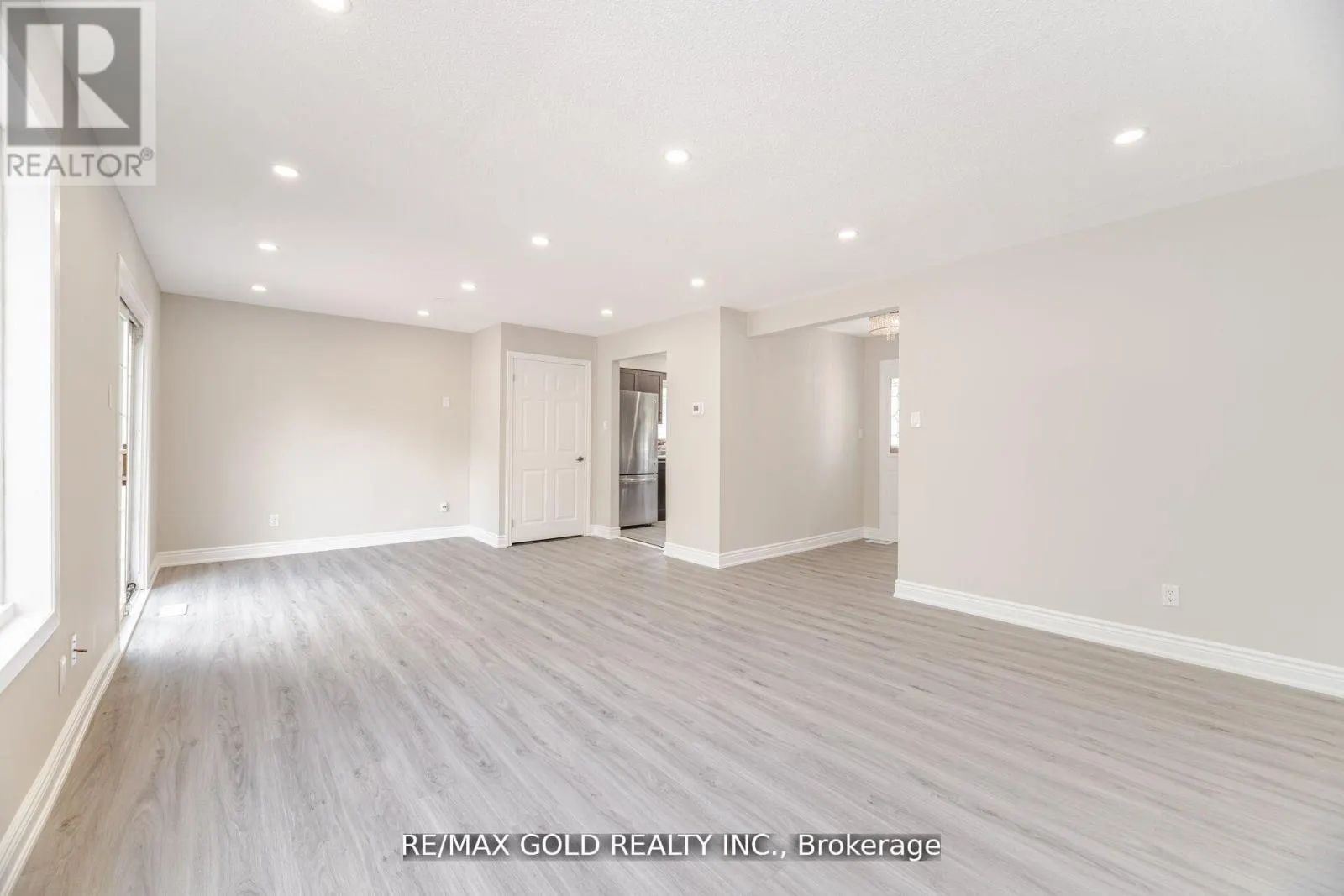 212 CEDARWOODS CRESCENT