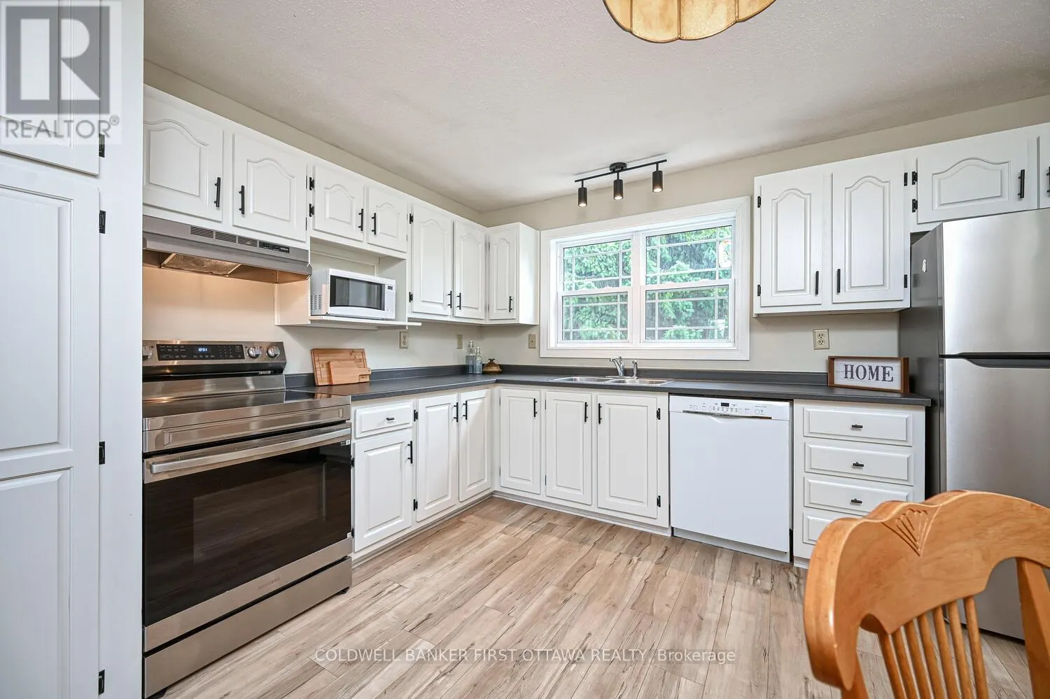 22 POOLE CREEK CRESCENT