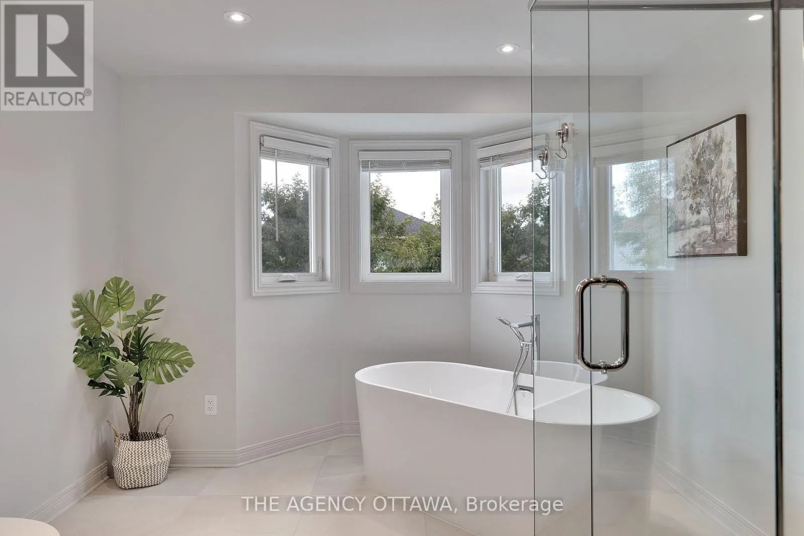 19 FORESTGLADE CRESCENT