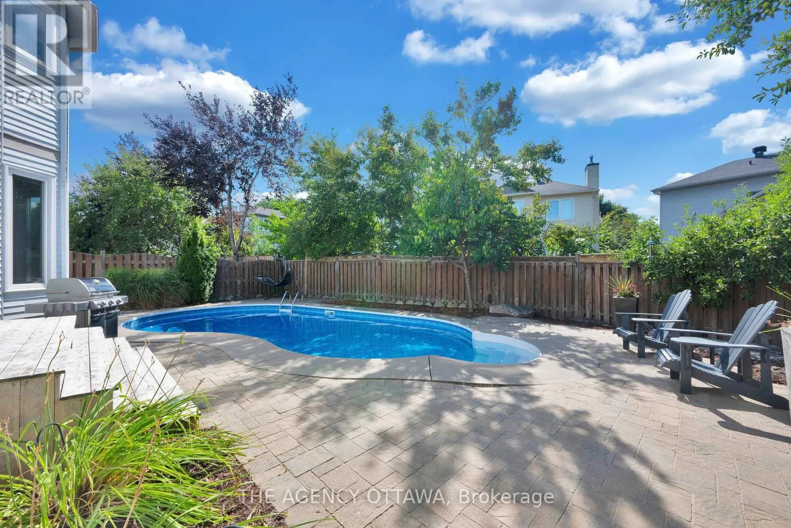 19 FORESTGLADE CRESCENT