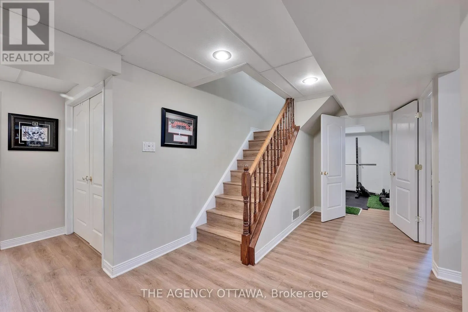 19 FORESTGLADE CRESCENT