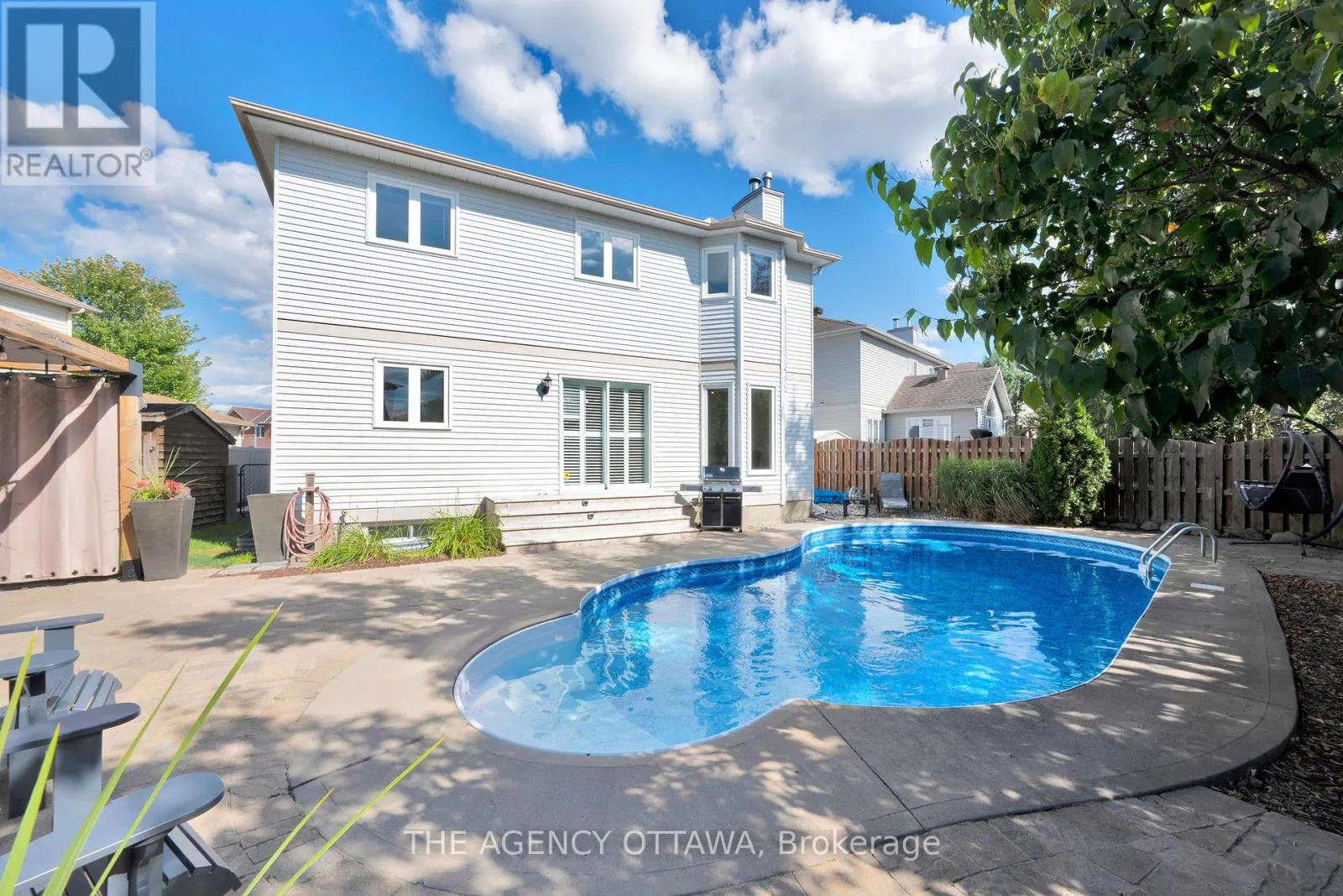 19 FORESTGLADE CRESCENT