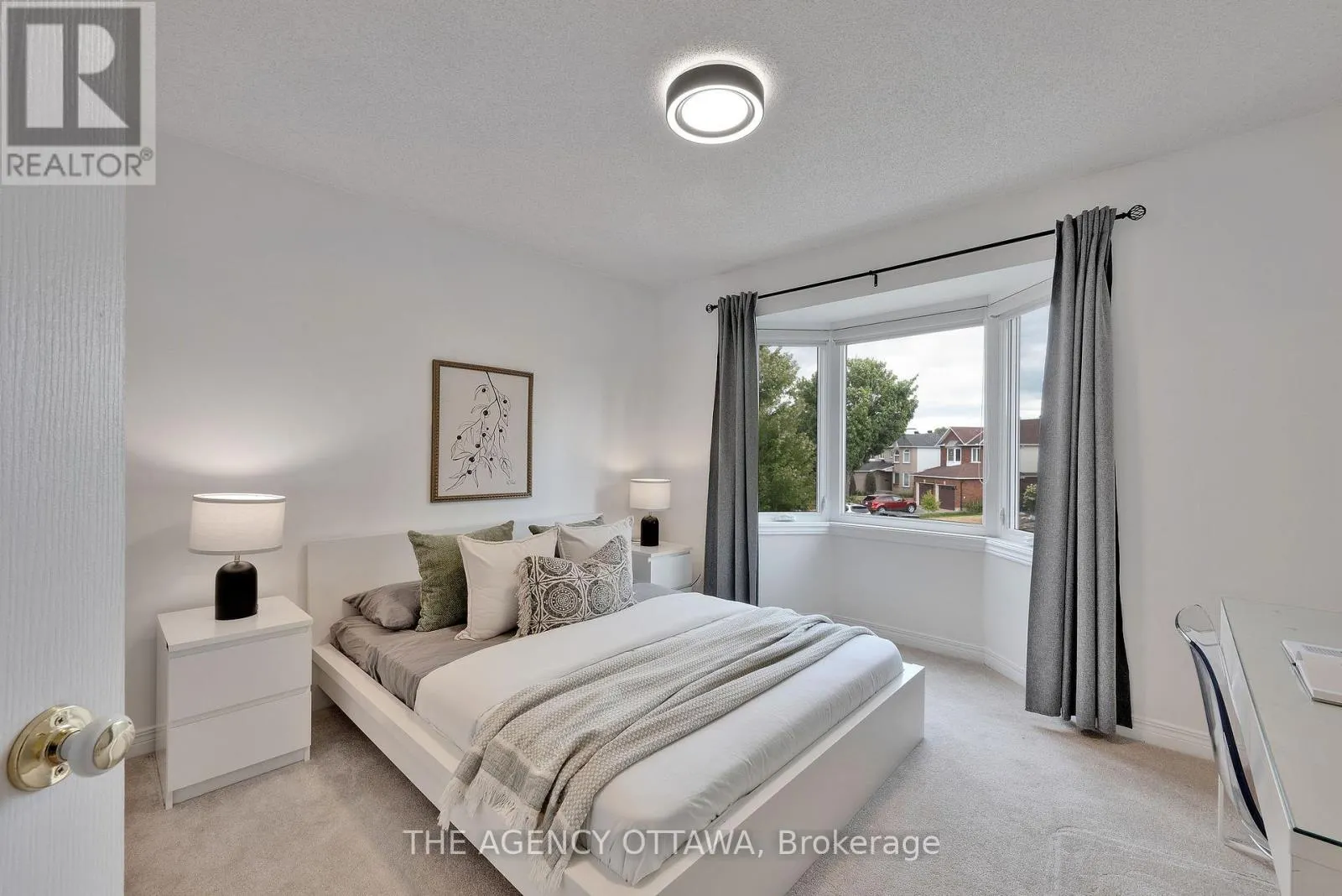 19 FORESTGLADE CRESCENT