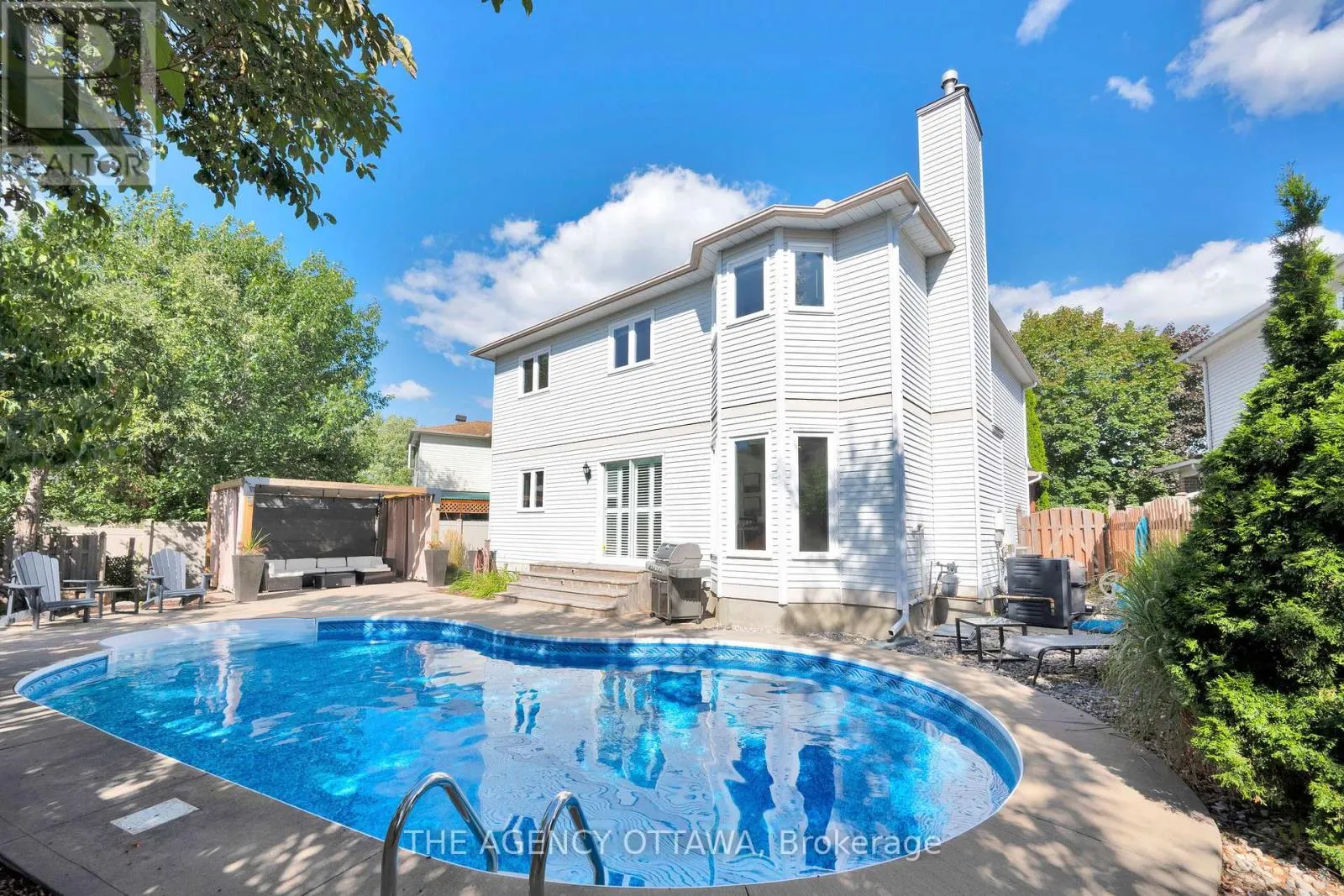 19 FORESTGLADE CRESCENT