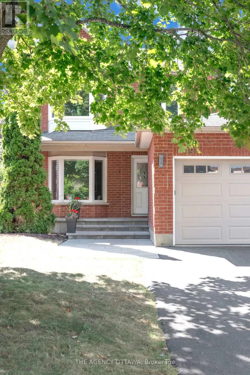 19 FORESTGLADE CRESCENT