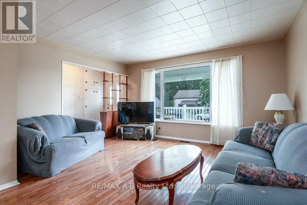 2210 WILLIAM SHAKESPEARE STREET