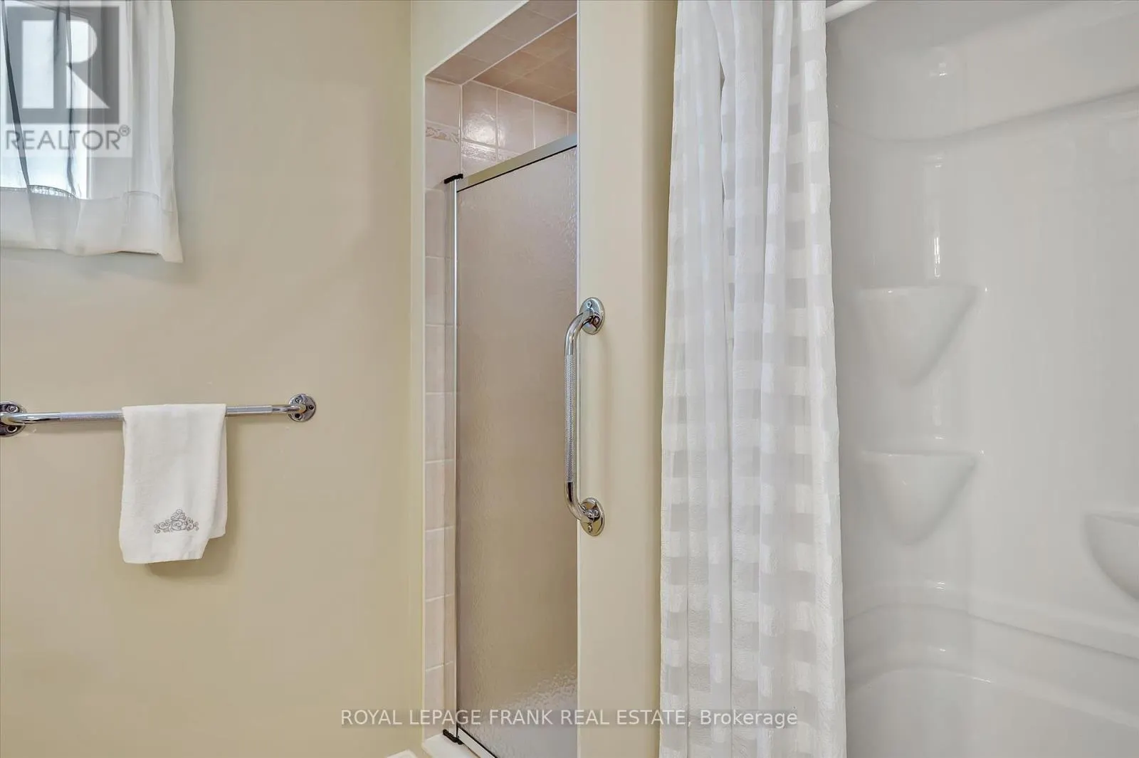 12 - 877 WENTWORTH STREET, #12