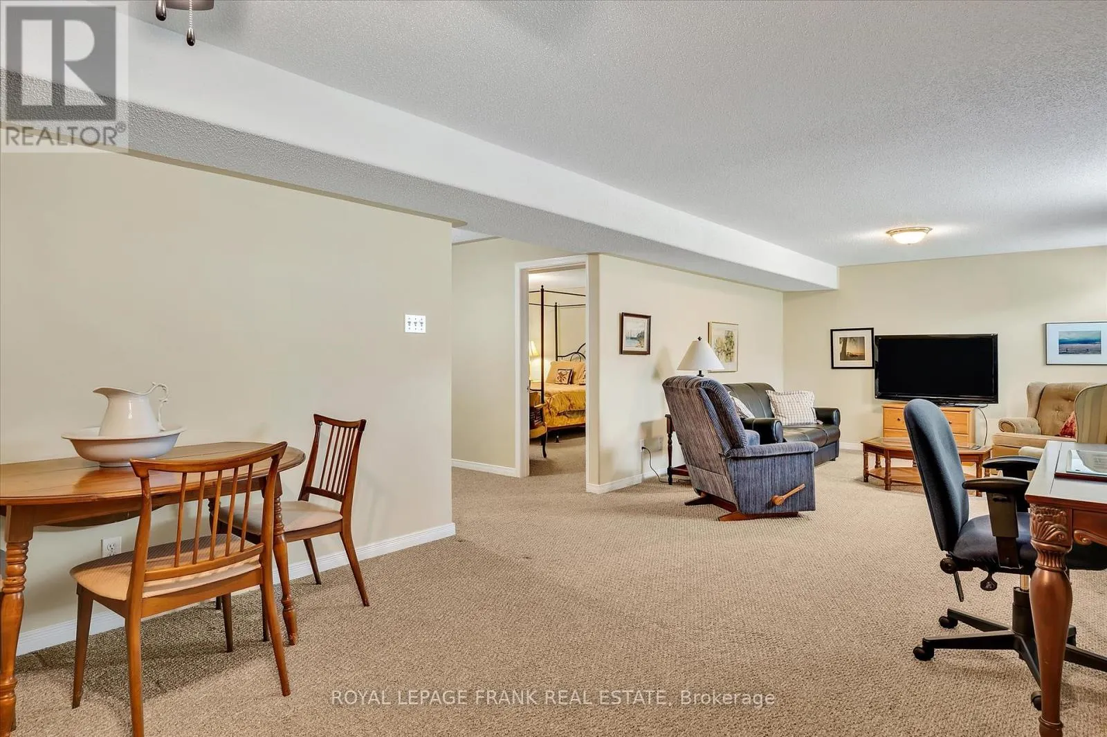 12 - 877 WENTWORTH STREET, #12