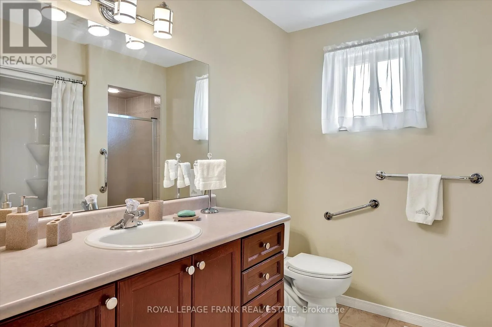 12 - 877 WENTWORTH STREET, #12