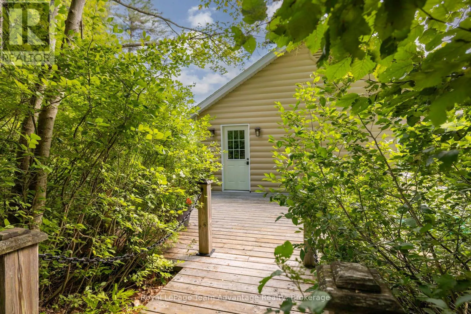 5 FALLINGVIEW TRAIL