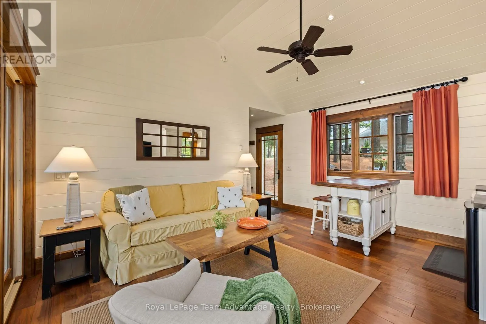 5 FALLINGVIEW TRAIL