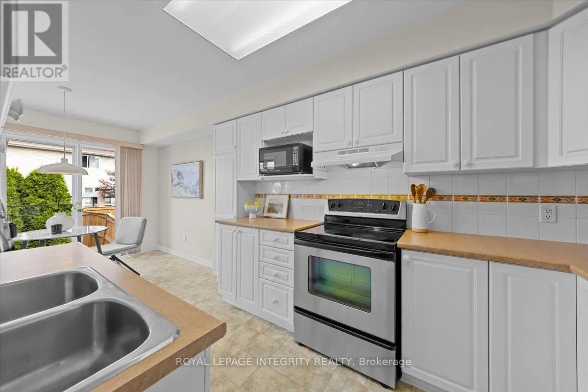 2093 BERGAMOT CIRCLE
