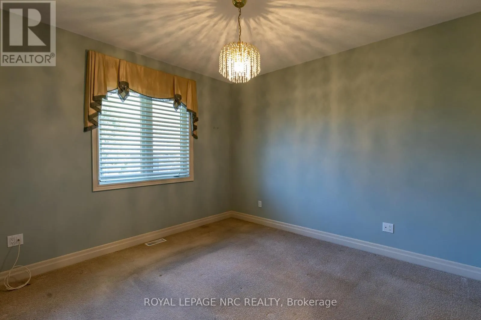 6 MUIRFIELD TRAIL