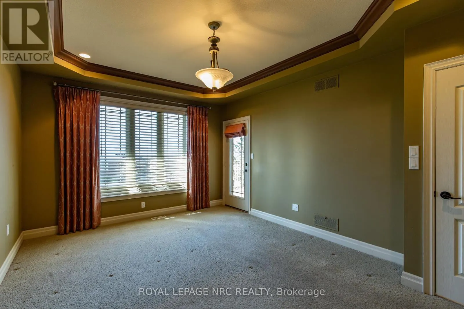 6 MUIRFIELD TRAIL