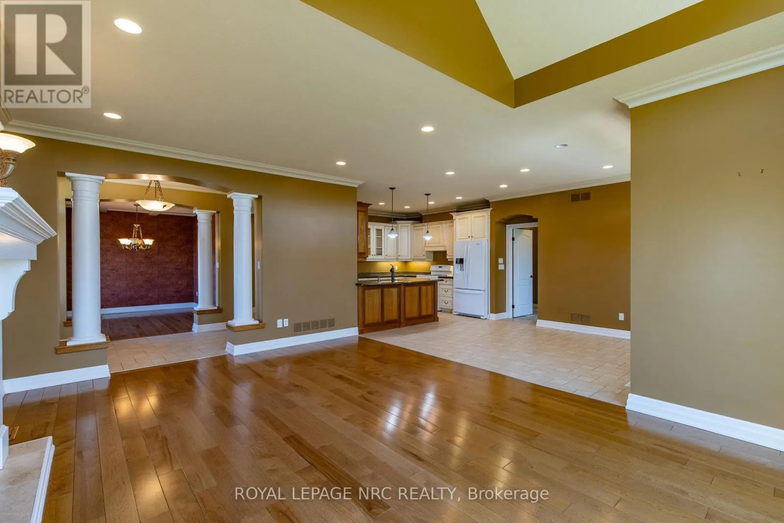 6 MUIRFIELD TRAIL