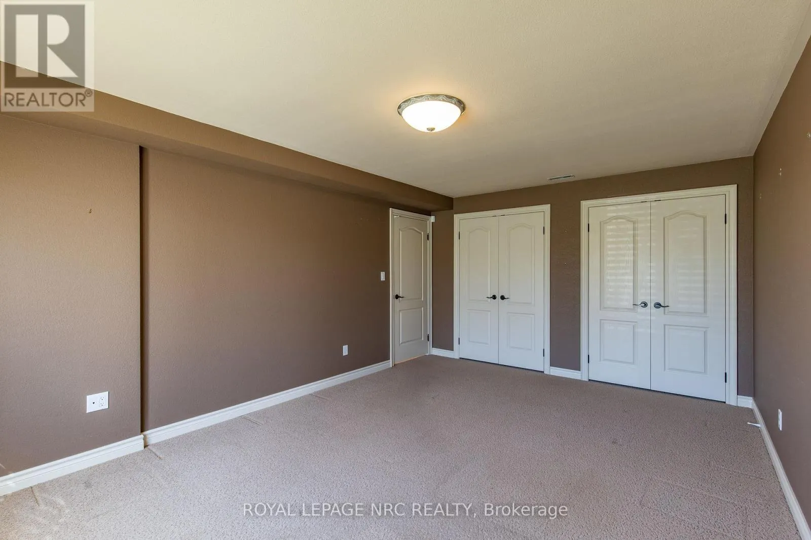6 MUIRFIELD TRAIL