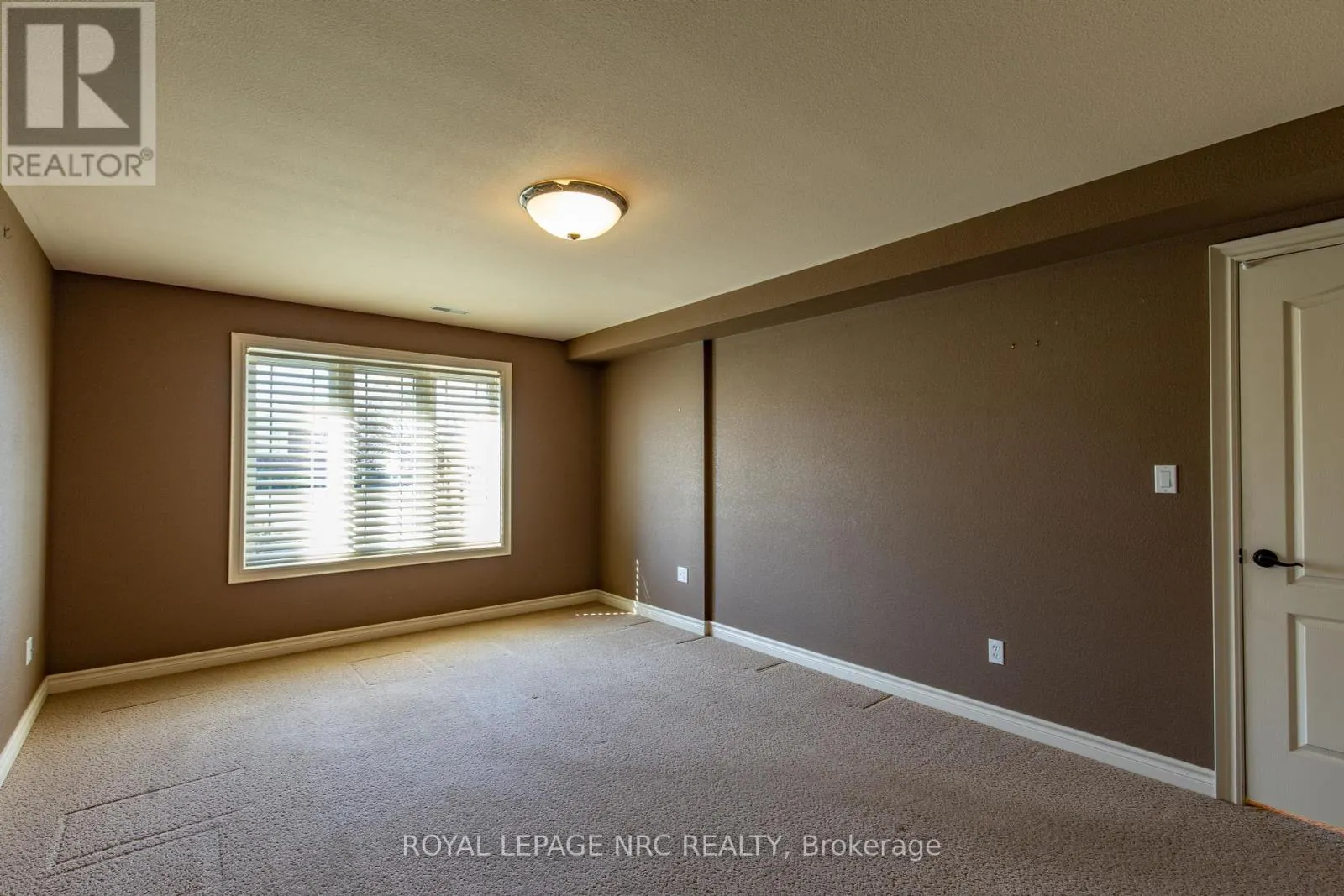 6 MUIRFIELD TRAIL