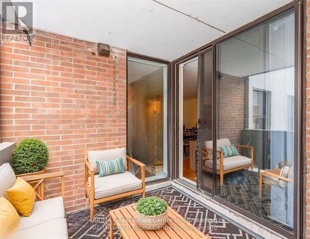 310 - 65 SILVERCREEK PARKWAY N, #310