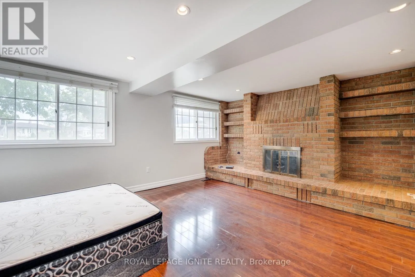 1761 DALEVIEW CRESCENT