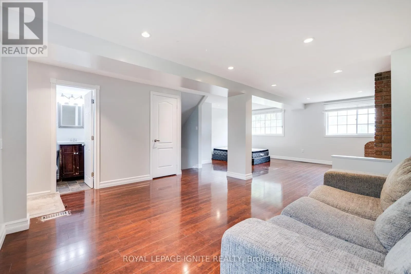 1761 DALEVIEW CRESCENT